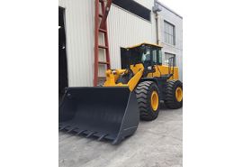 HOW TO OPERATE - A Front End Loader! 